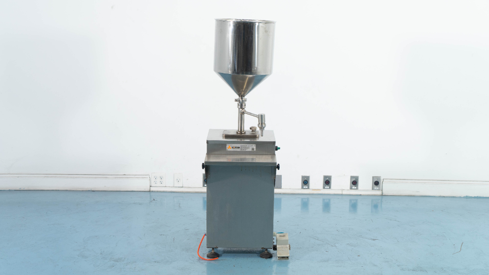 Image of WuXi YK Automation Technology Uguent Liquid Filling Machine